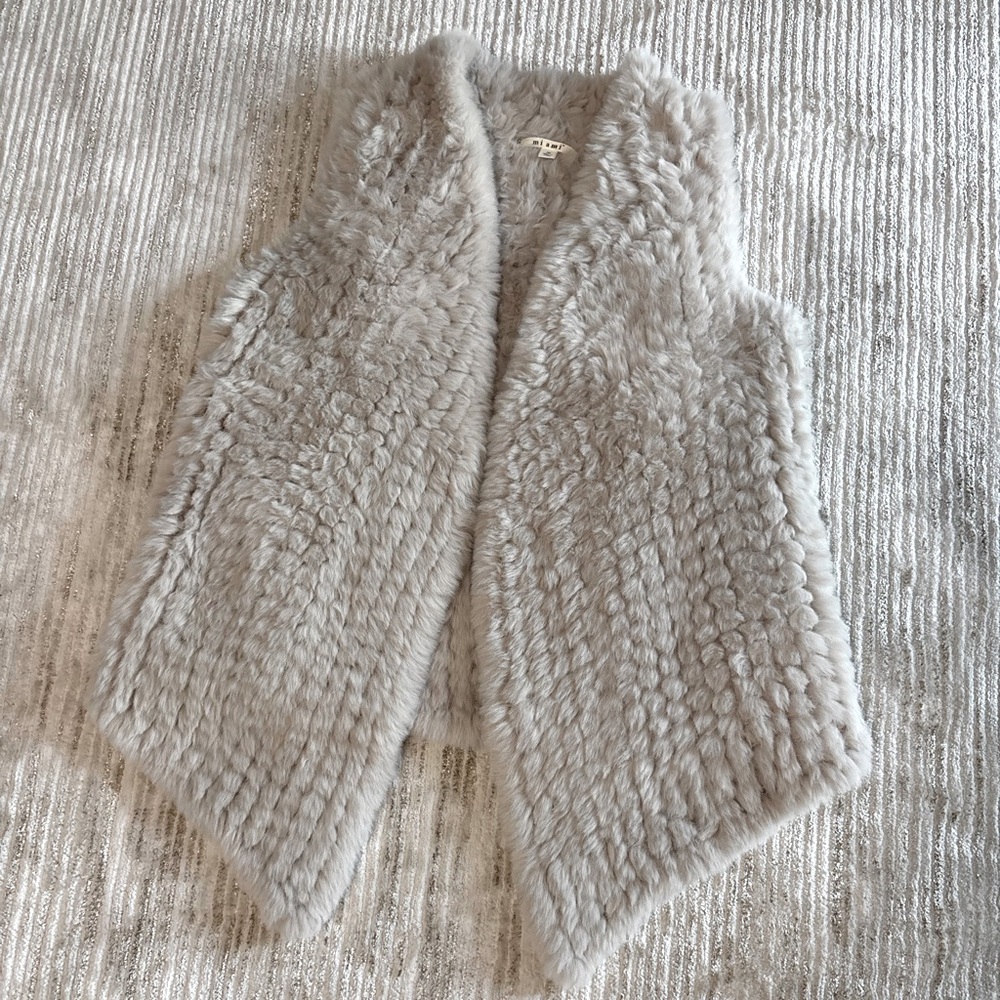 EUC Francesca’s Miami Faux Fur Vest in Light Gray/Taupe/Beige Size Medium